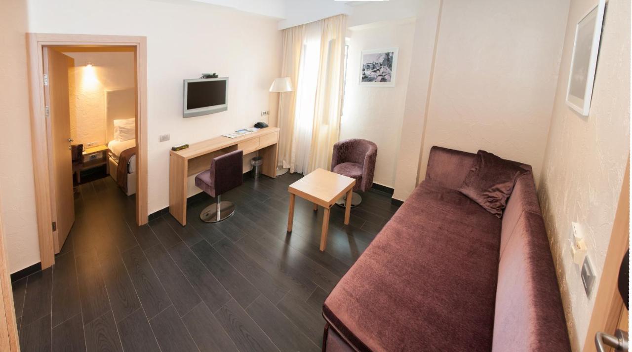 Hotel Astoria Budva Luaran gambar
