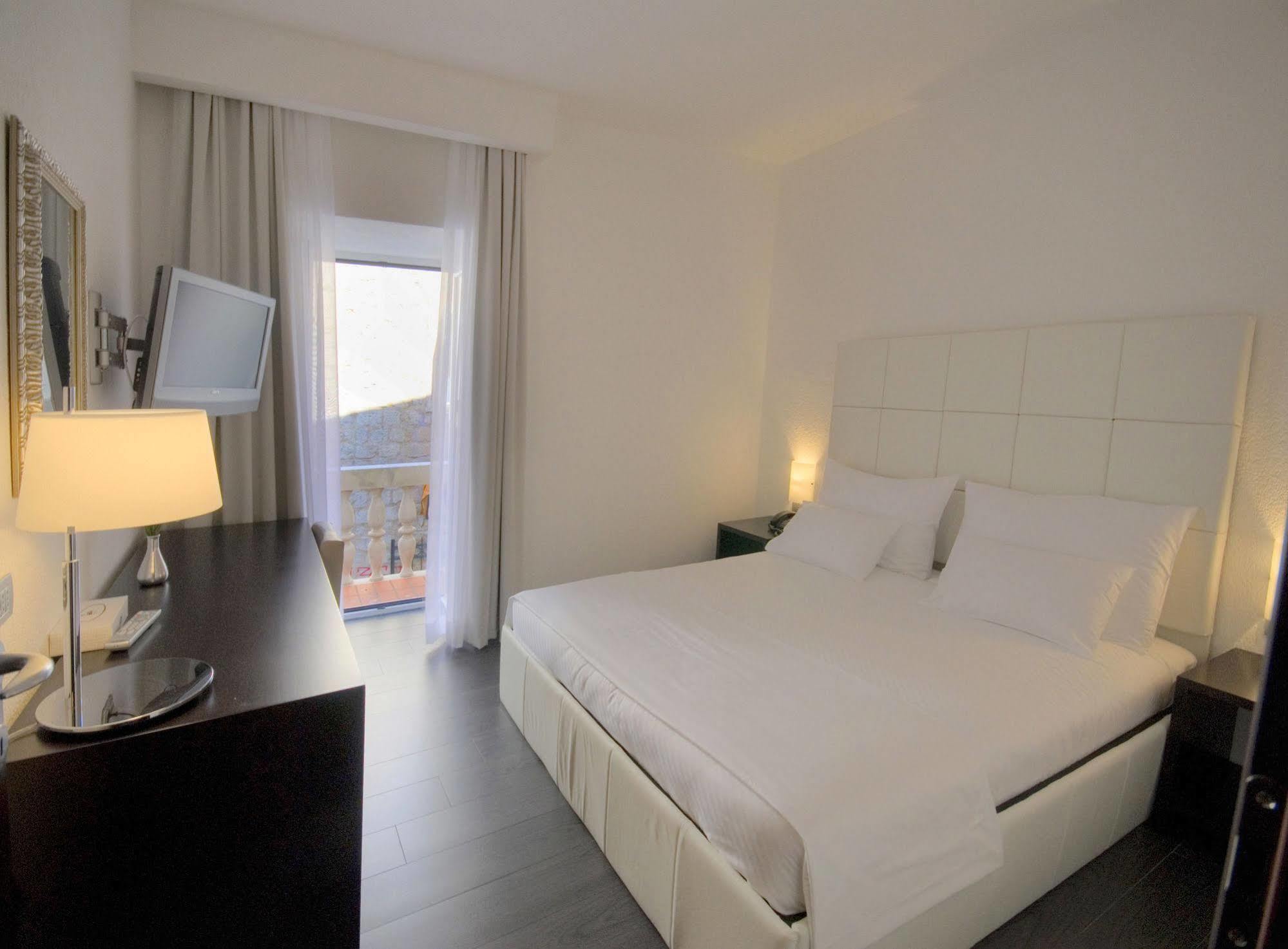 Hotel Astoria Budva Luaran gambar