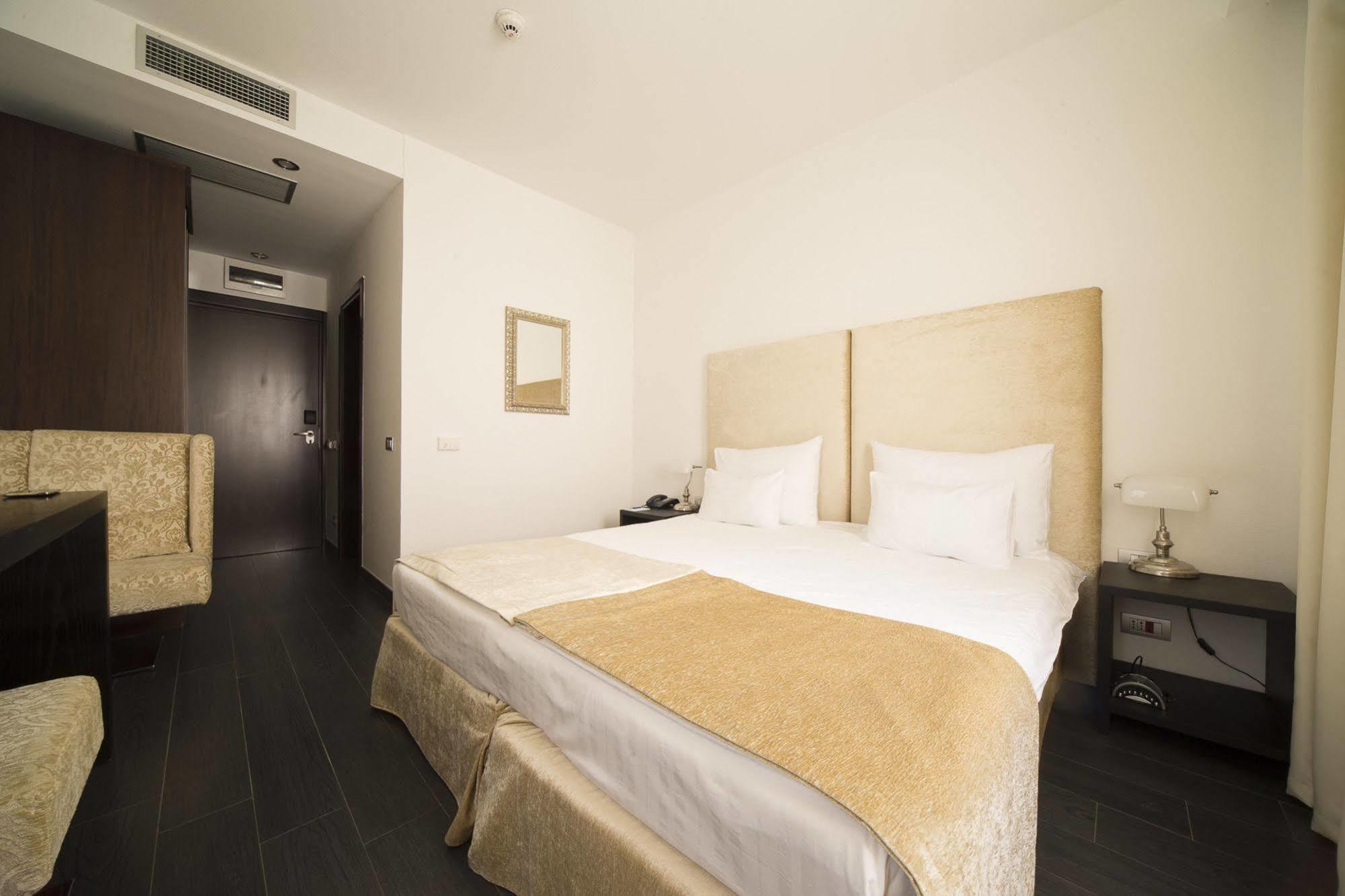 Hotel Astoria Budva Luaran gambar